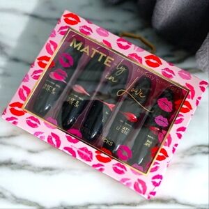 Beauty Concepts Mattely in Love 5 Matte Lipsticks